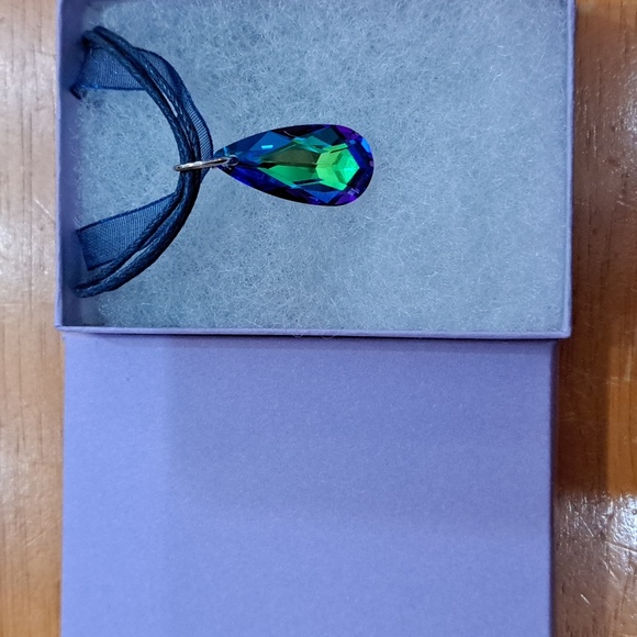 Water's Edge Crystal Marquise Necklace - Picture 4 of 6